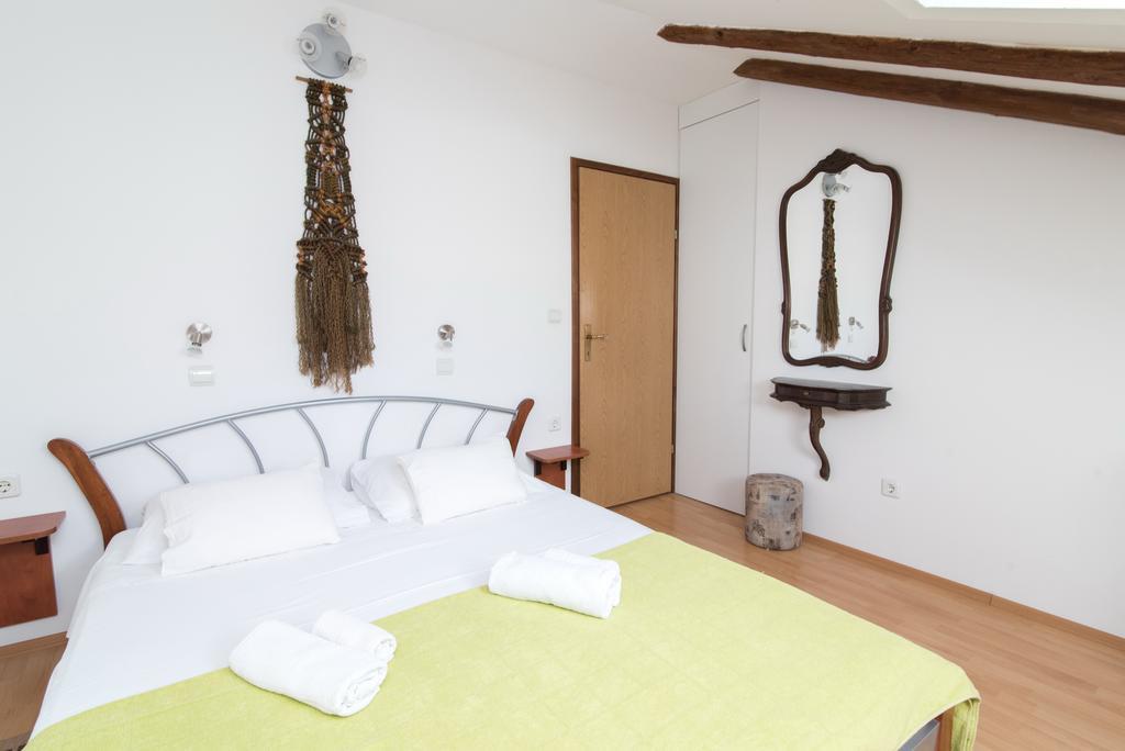 Apartments On The Beach Komiza Luaran gambar